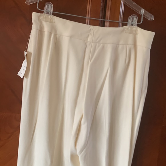 Women suit - Picture 9 of 10